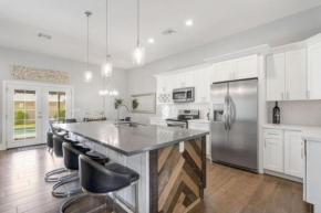 New Remodel In Old Town W Heated Pool